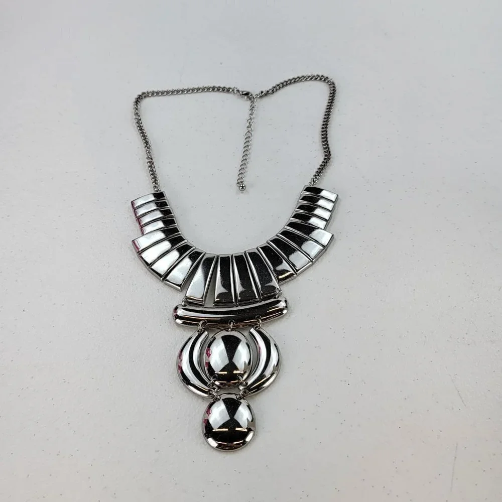 Unbranded silver tone